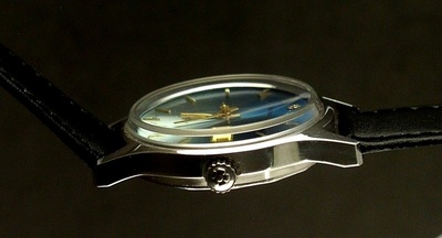 Baoshihua blue fade dial watch, crown photo